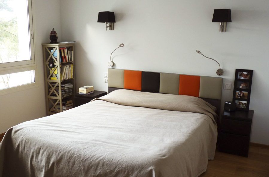 Cabeceira de cama moderna com cores